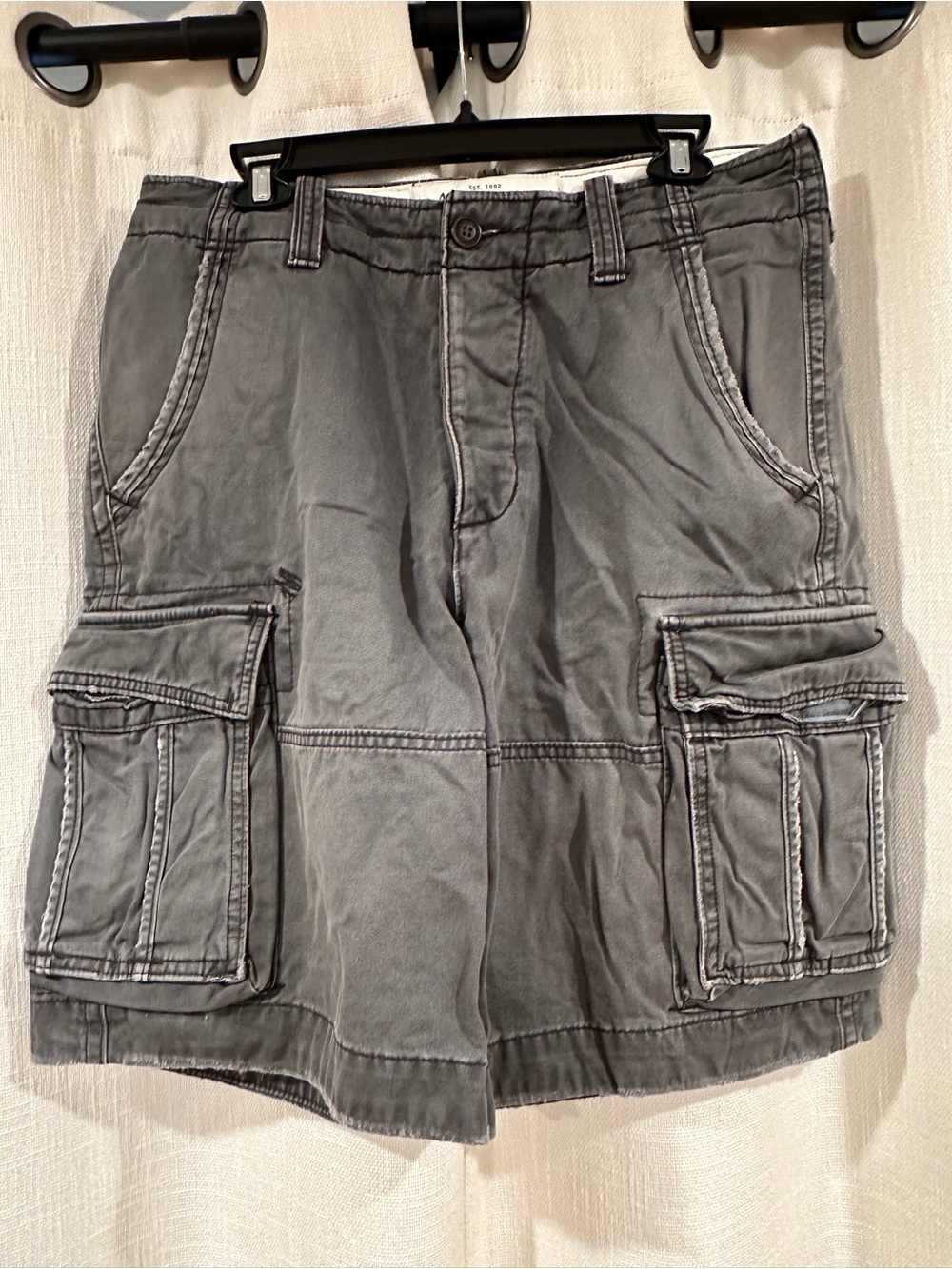 Abercrombie & Fitch Men's Gray Cargo Shorts - Utility Pocket Style